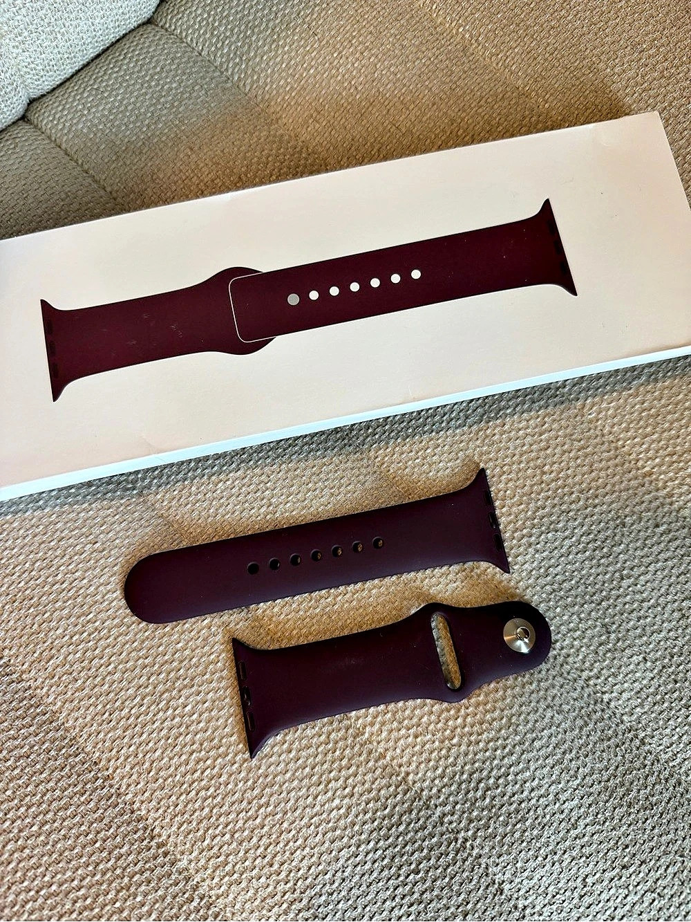 Apple Watch 46mm Burgundy Sport Band S/M